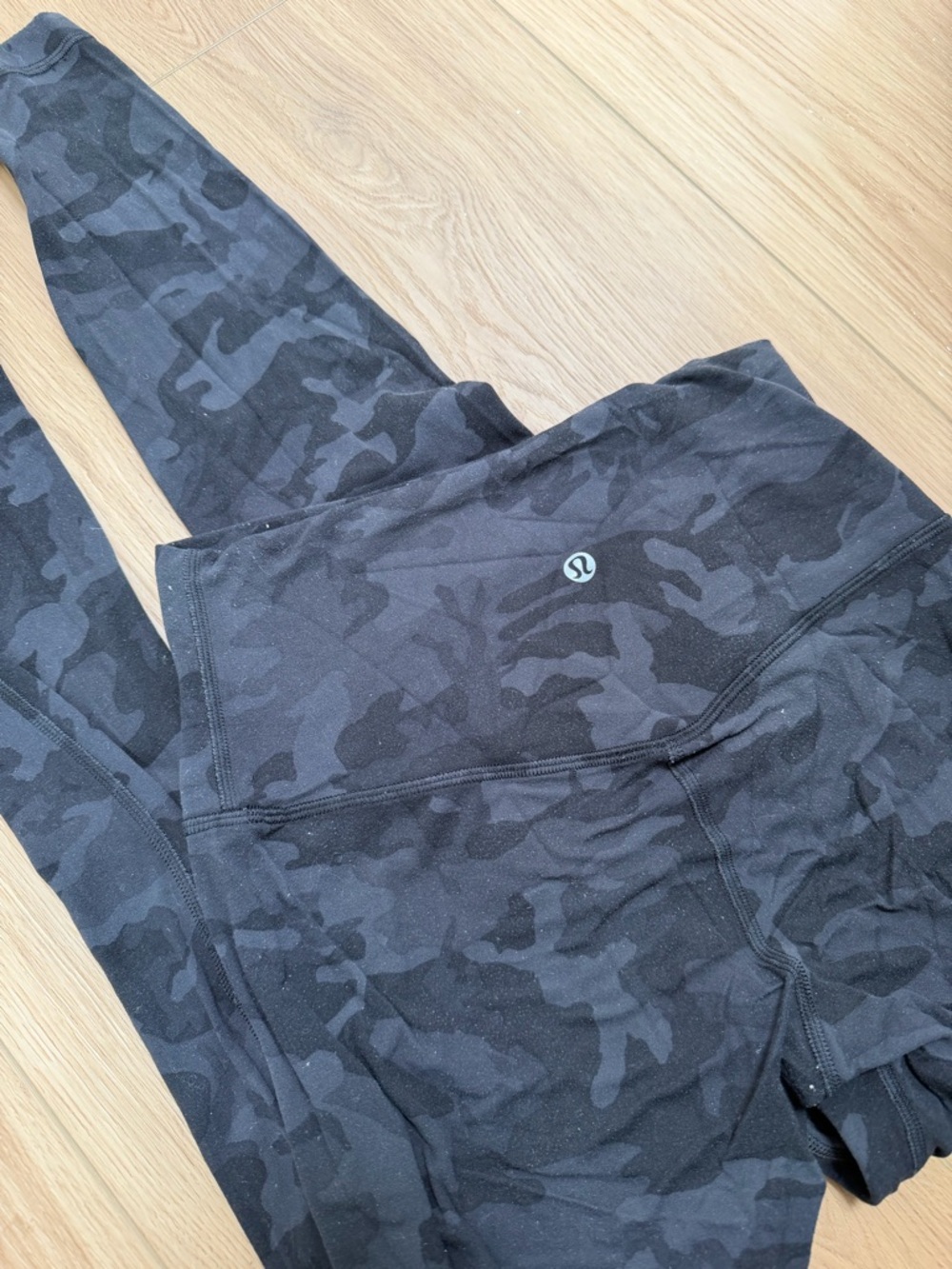 Lululemon - Picture 3 of 3